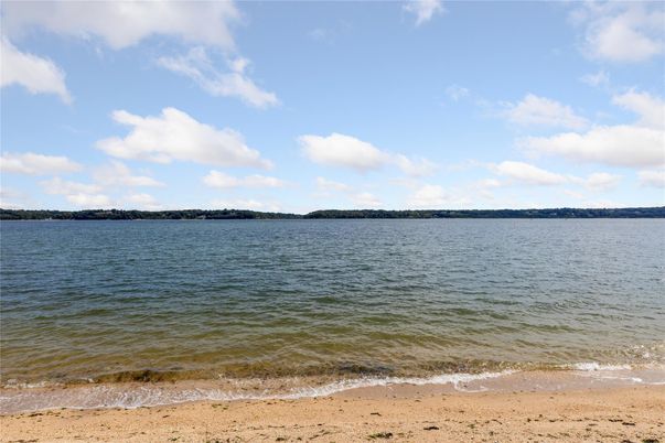 Exterior, Lake