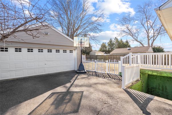 Detached Garage, Exterior