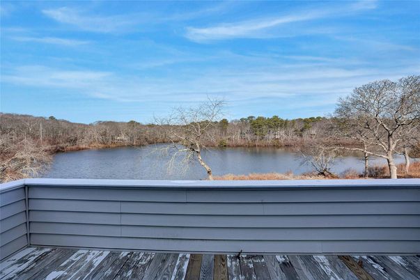 Exterior, Lake