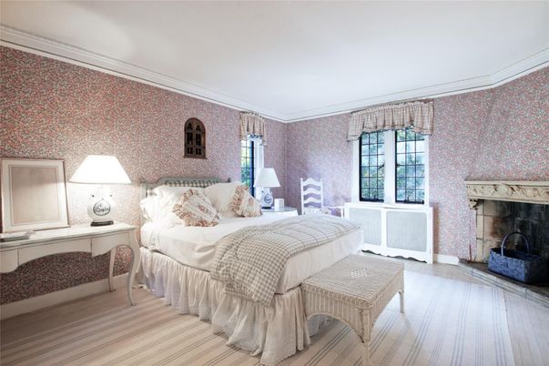 Bedroom, Fireplace, Interior, Wood Texture Flooring