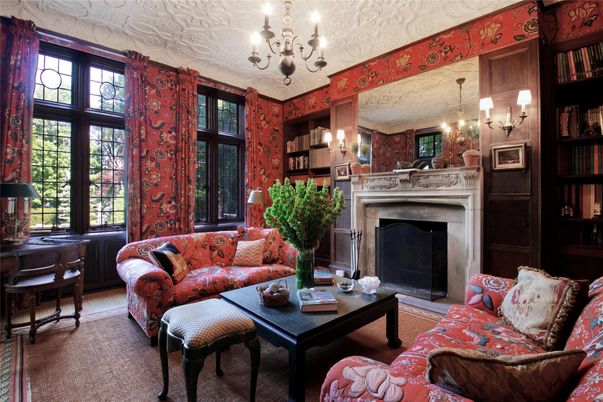 Chandelier, Fireplace, Interior, Living room