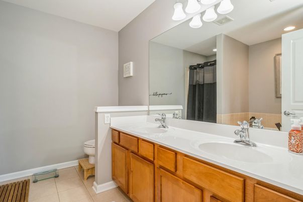 Bathroom, Dual Sink Vanities, Interior, Recessed Lighting