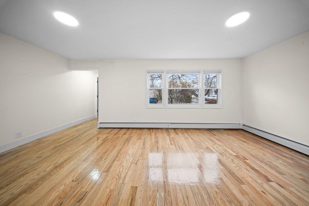 Empty room, Interior, Recessed Lighting, Wood Texture Flooring