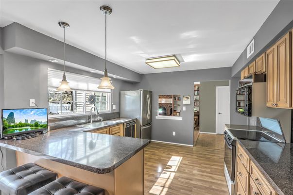 Interior, Kitchen, Pendant Lights, Wood Texture Flooring
