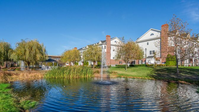 Exterior, Lake