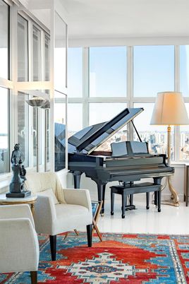 Interior, Piano