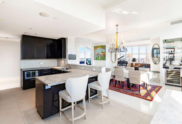 Chandelier, Dining room, Interior, Kitchen, Piano, Recessed Lighting