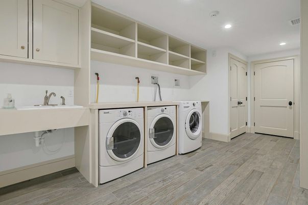 Interior, Recessed Lighting, Washer, Wood Texture Flooring