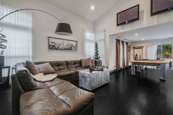 Billiard Table, Game Room, Interior, Living room, Recessed Lighting, Wood Texture Flooring
