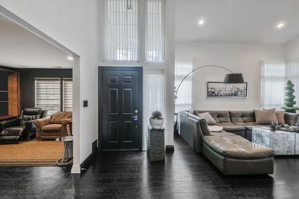 Interior, Living room, Recessed Lighting, Wood Texture Flooring