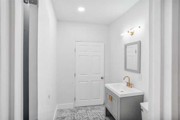 Bathroom, Interior, Recessed Lighting