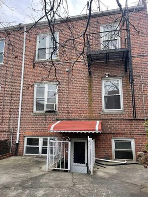 Exterior, Facade, Brick Facade, Rowhouse