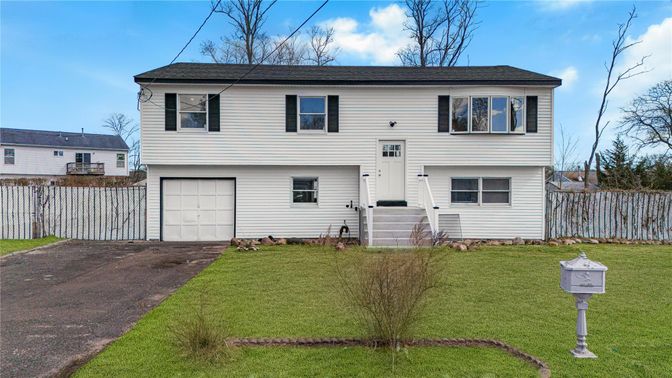 Attached, Exterior, Facade, Raised Ranch