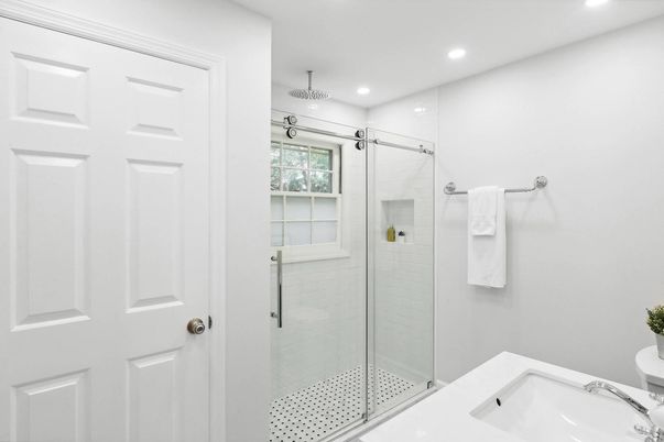 Bathroom, Glass Shower, Interior, Pendant Lights, Recessed Lighting