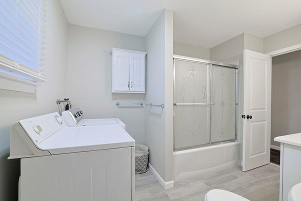 Interior, Utility Closets, Washer, Wood Texture Flooring