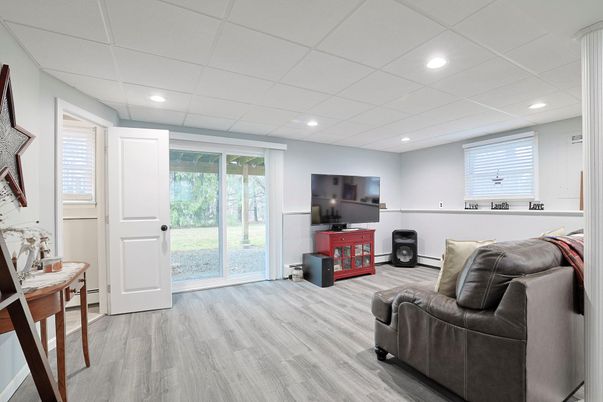 Interior, Recessed Lighting, Wood Texture Flooring