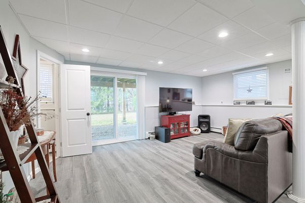 Interior, Recessed Lighting, Wood Texture Flooring