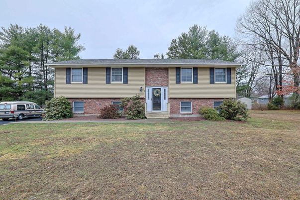 Attached, Exterior, Facade, Brick Facade, Raised Ranch