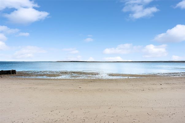 Exterior, Lake
