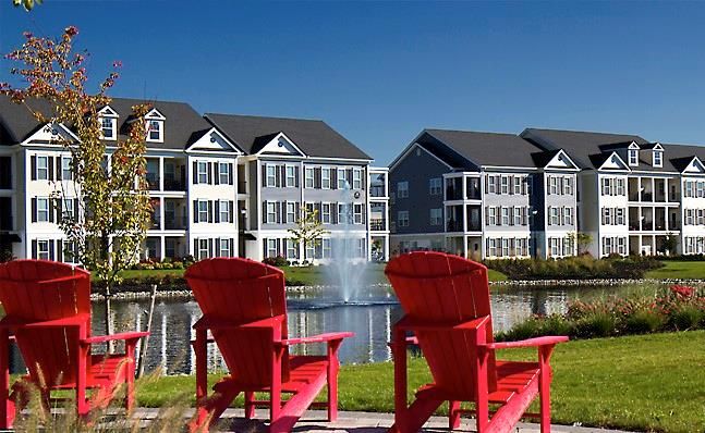 Exterior, Lake
