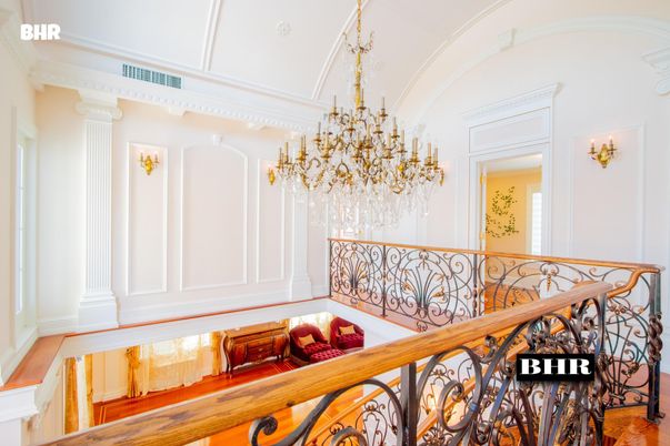 Chandelier, Interior
