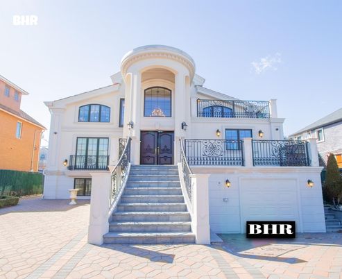 Attached, Exterior, Facade, Mediterranean