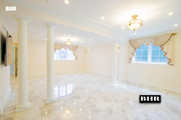 Chandelier, Empty room, Interior, Recessed Lighting