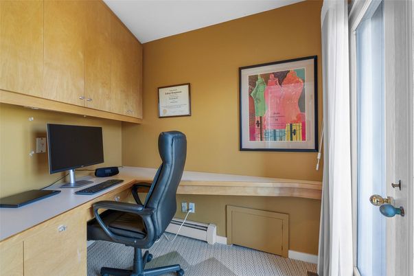 Home Office, Interior