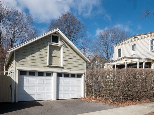 Attached, Exterior, Facade, American Craftsman