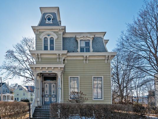 Exterior, Facade, Queen Anne Victorian