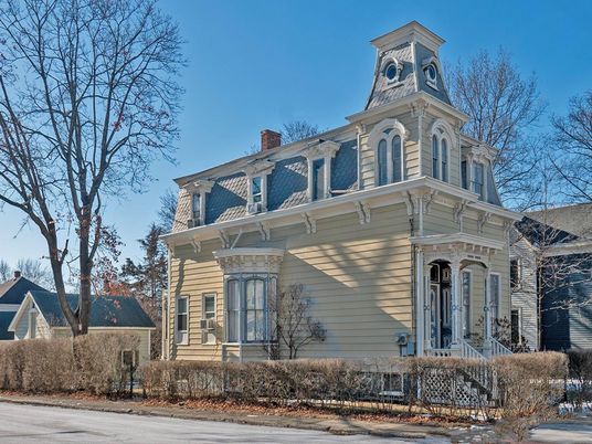 Exterior, Facade, Queen Anne Victorian