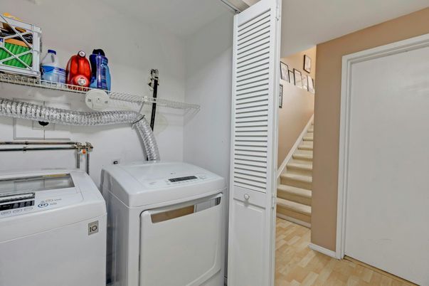 Interior, Utility Closets, Washer, Wood Texture Flooring