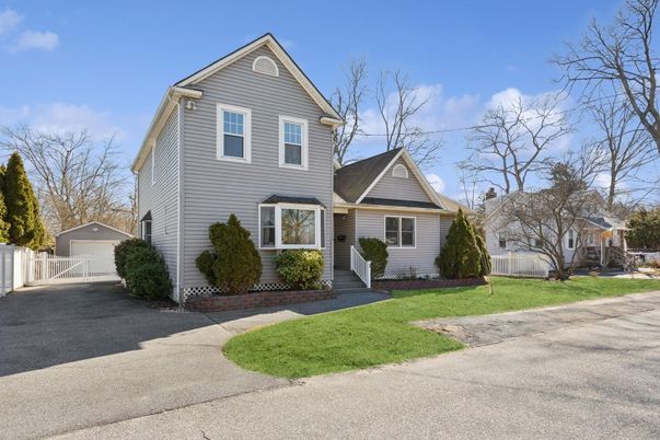 Detached Garage, Exterior