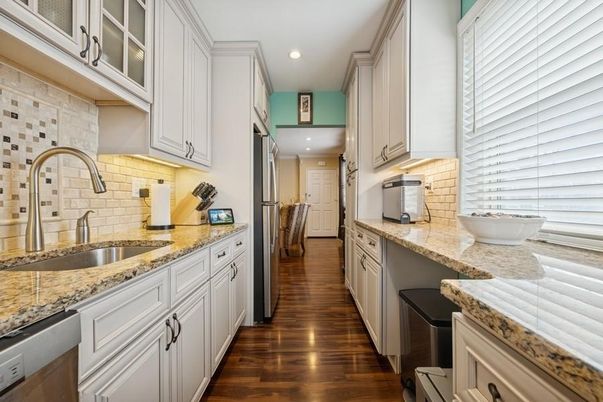Interior, Kitchen, Recessed Lighting, Wood Texture Flooring