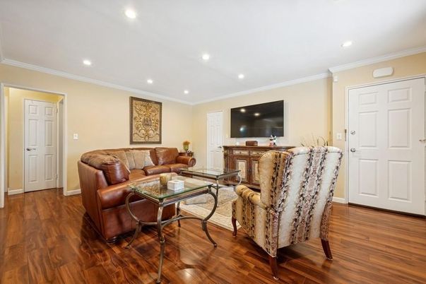 Interior, Living room, Recessed Lighting, Wood Texture Flooring