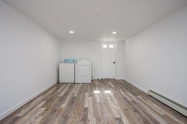 Interior, Recessed Lighting, Washer, Wood Texture Flooring