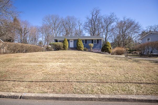 Exterior, Facade, Ranch