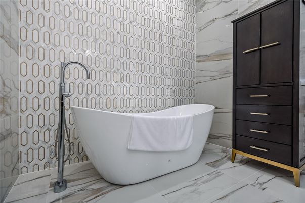 Bathroom, Free Standing Baths, Interior, Marble, Marble Walls