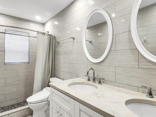 Bathroom, Dual Sink Vanities, Interior, Recessed Lighting