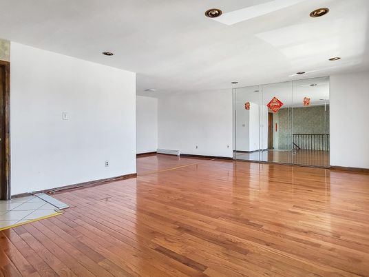 Empty room, Interior, Recessed Lighting, Wood Texture Flooring