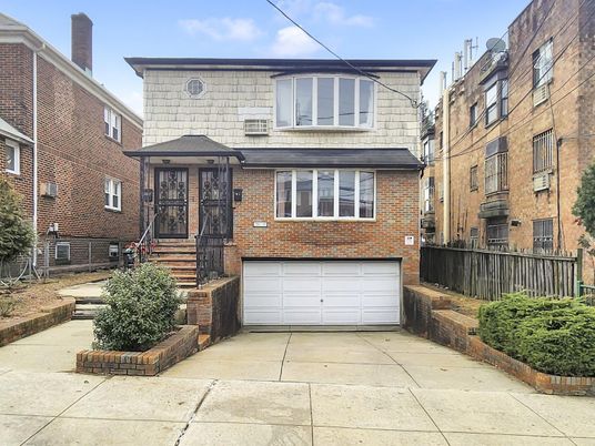 Attached, Exterior, Facade, Brick Facade, Rowhouse