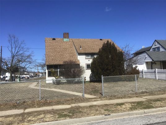 Exterior, Facade, Cape Cod