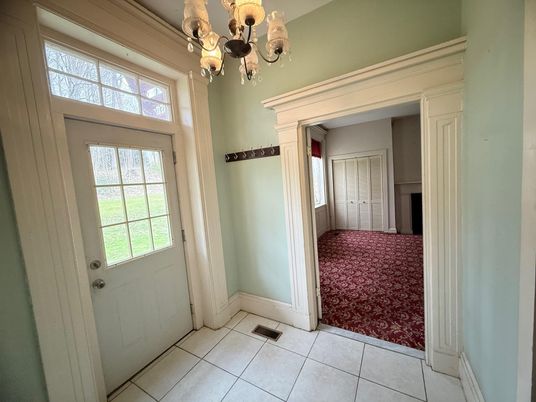 Chandelier, Interior