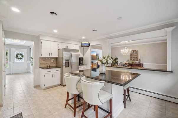 Chandelier, Dining room, Interior, Kitchen, Recessed Lighting, Stainless Steel Appliances