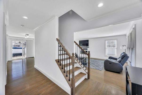 Interior, Recessed Lighting, Wood Texture Flooring