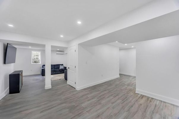 Empty room, Interior, Recessed Lighting, Wood Texture Flooring