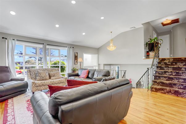 Chandelier, Interior, Living room, Recessed Lighting, Wood Texture Flooring