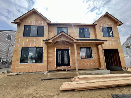 Exterior, Facade, Rowhouse