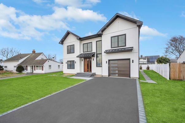 Attached, Exterior, Facade, Farmhouse