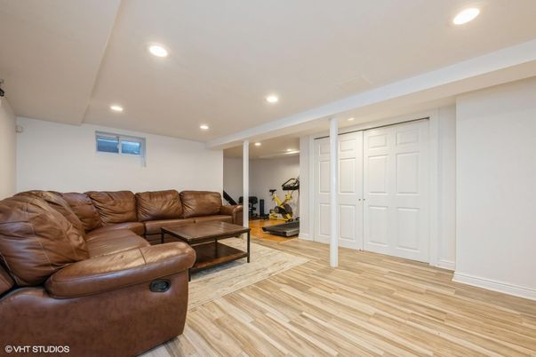 Fitness Equipment, Interior, Living room, Recessed Lighting, Wood Texture Flooring